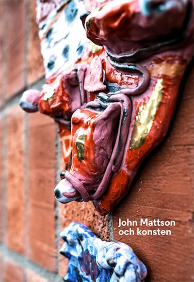 Omslag till John Mattsons konstskrift. Närbild av keramisk konst på tegelvägg.