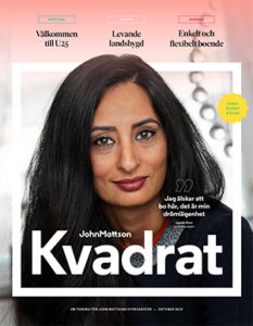 Omslag till John Mattsons kundtidning Kvadrat med en leende, mörkhårig kvinna.