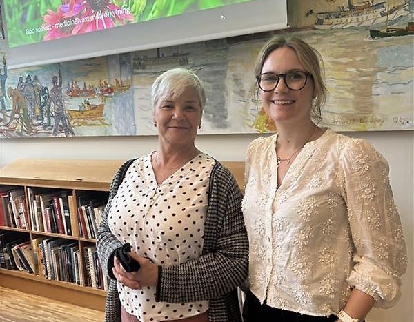 Deltagare i odlingsprojektet i Käppala framför en presentation om kvartersodling