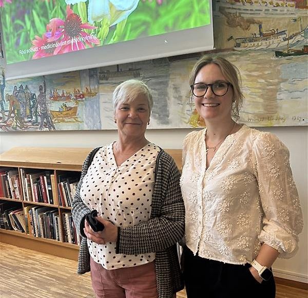 Deltagare i odlingsprojektet i Käppala framför en presentation om kvartersodling